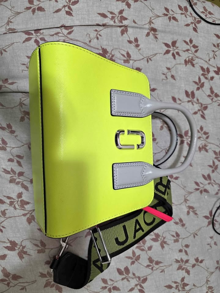 RARE AUTHENTIC Marc Jacobs Little Big Shot