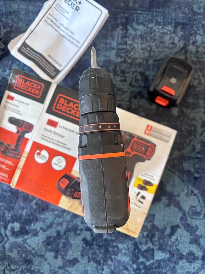 Black+Decker 20V Max Cordless Drill/Driver BDCDD120C-2