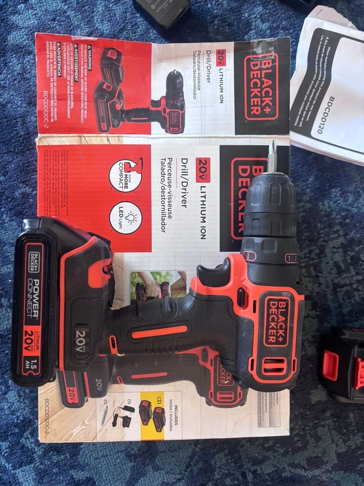 Black+Decker 20V Max Cordless Drill/Driver BDCDD120C-2 - photo 3