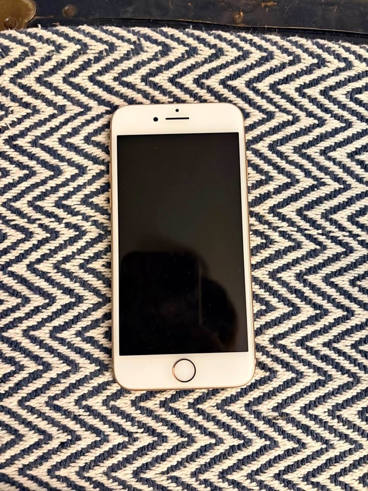 iPhone 8 - 64GB Rose Gold