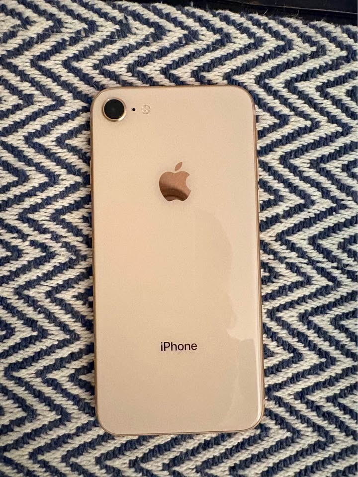 iPhone 8 - 64GB Rose Gold - photo 3