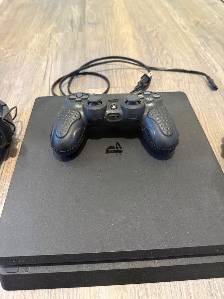 PS4 (500GB) + Gaming Headset, Dock + Overwatch Legendary Edition - photo 3