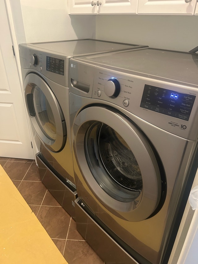 LG Washer and Dryer Set - Graphite Steel