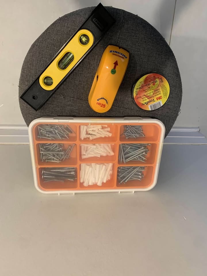 Level, Stud Finder, Screws, Wall Anchors, Tape - photo 2