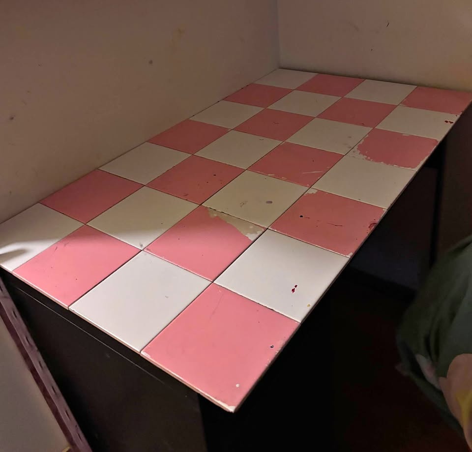 FREE custom checkered tile desk