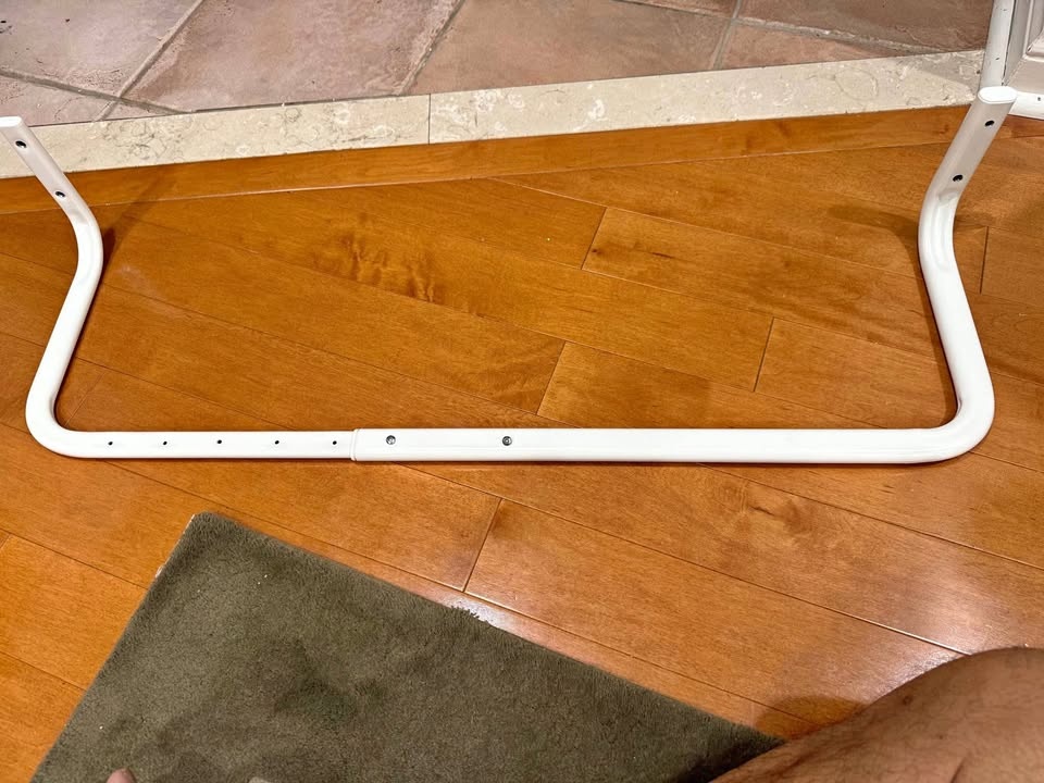 Clothes Bar Adjustable
