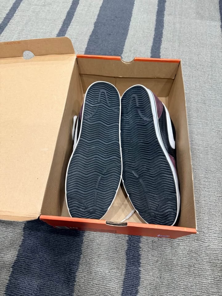Men's Nike Shoes - Size 9-9.5 - photo 3