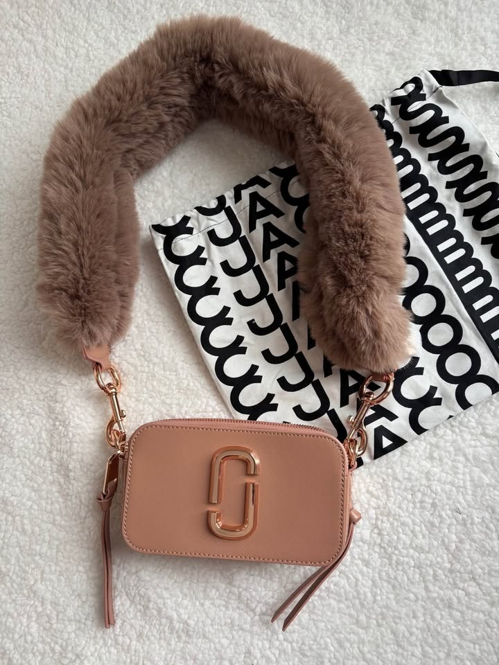 NWT Marc Jacobs Ltd Edition Pink/Rose with Fur Snapshot Camera B - photo 2