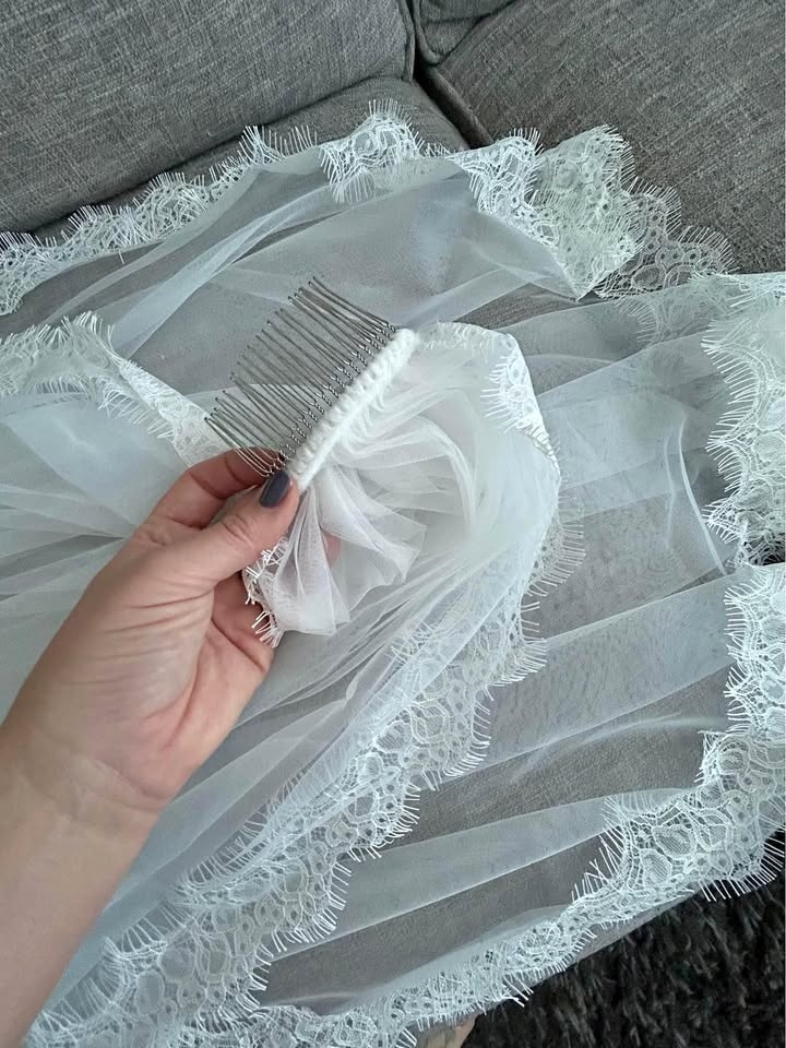 Lace Veil Soft White and Ivory Fingertip