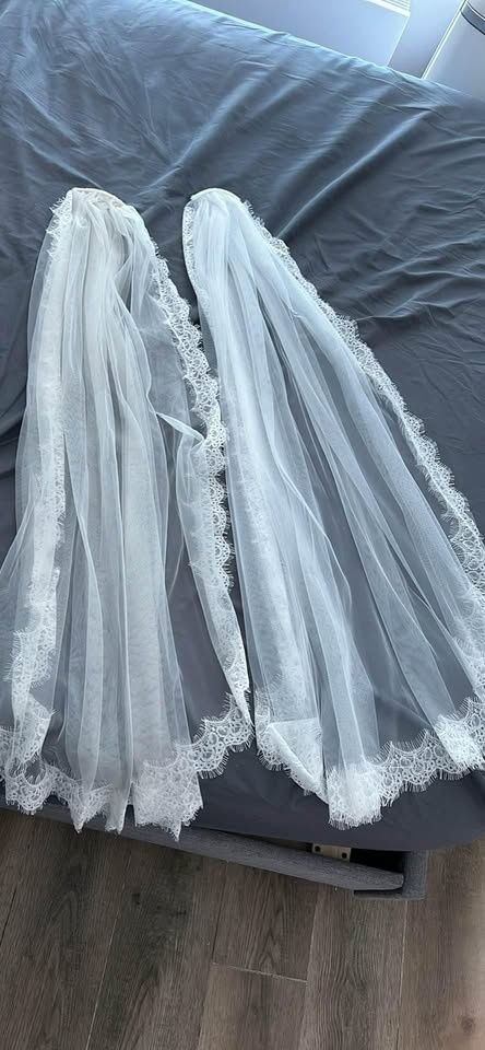 Lace Veil Soft White and Ivory Fingertip - photo 3