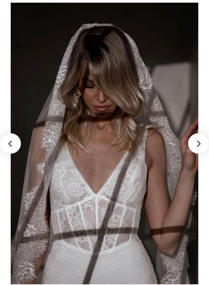 Lace Veil Soft White and Ivory Fingertip - photo 4