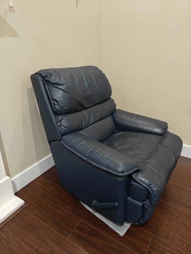 Dark blue leather recliner chair - photo 2