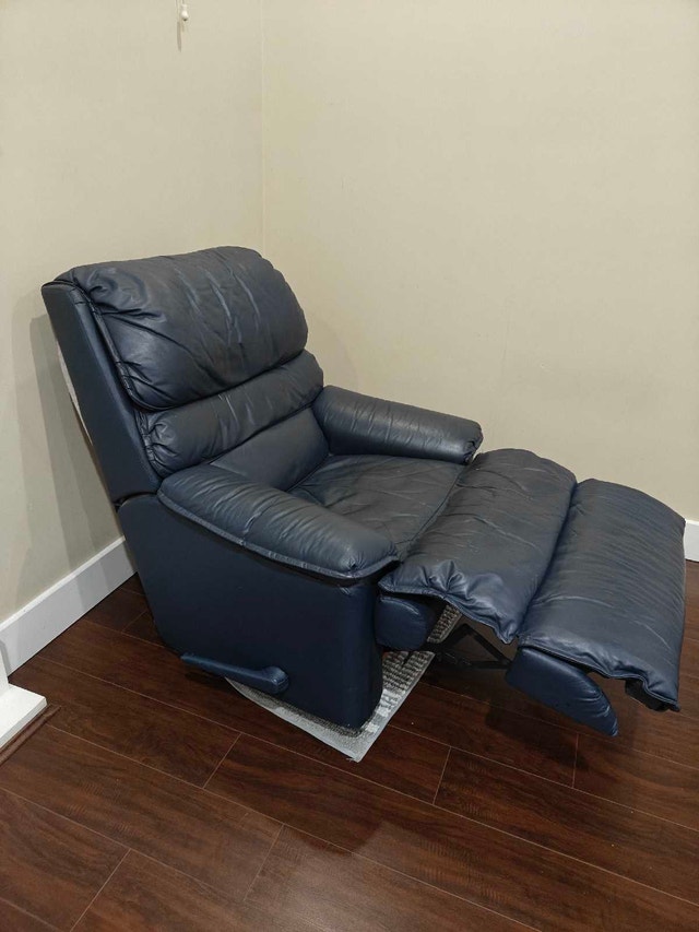 Dark blue leather recliner chair - photo 3