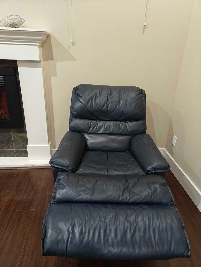 Dark blue leather recliner chair - photo 4