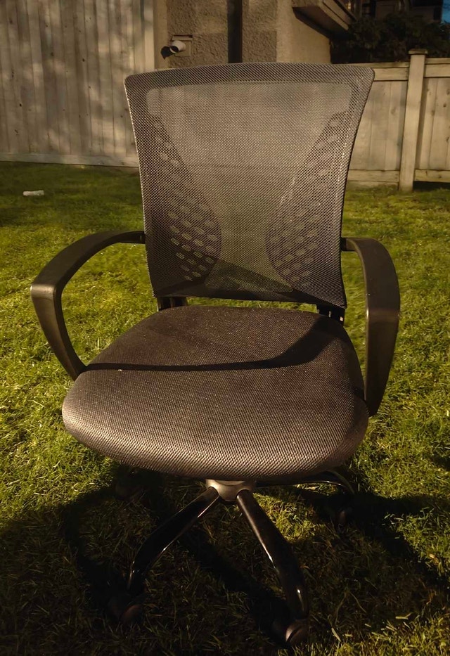 Black Mesh Office Chair - photo 2