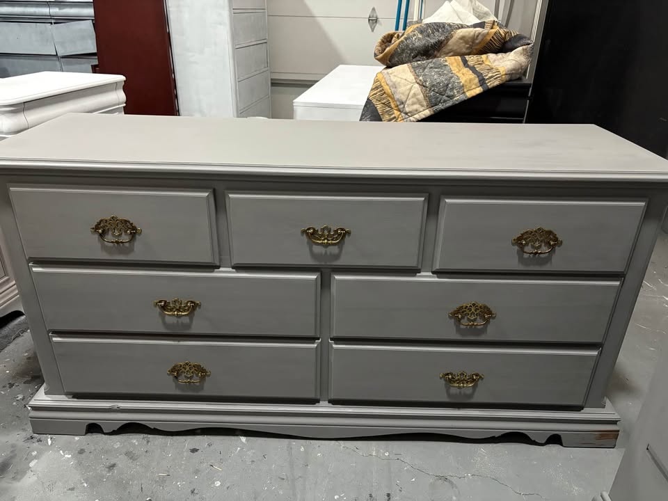 Beautiful gray storage dresser with gold handles – like new cond - photo 2