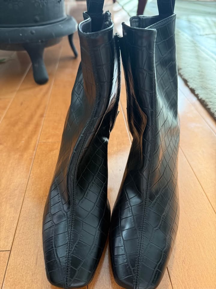 Women’s Boots Size 36