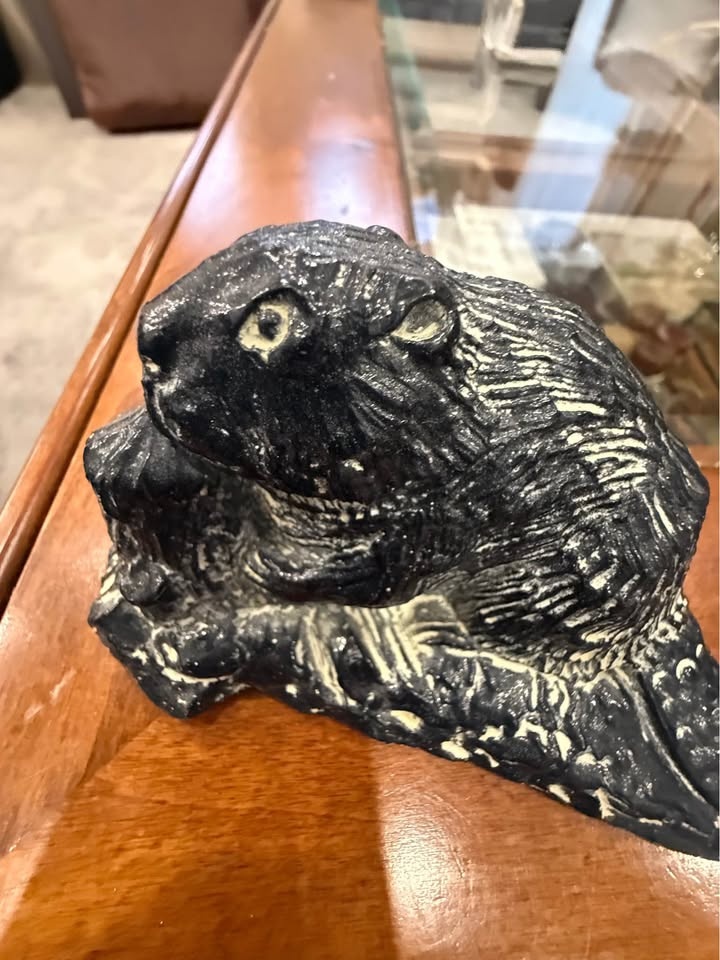 Vintage Aardik Bear with Fish Soapstone Carving - photo 3