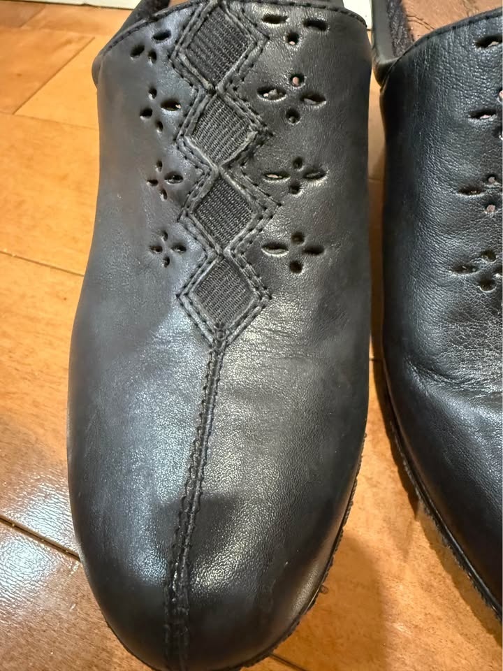 Clark’s Everlay Kara Black Leather Shoes Size 6 - photo 2
