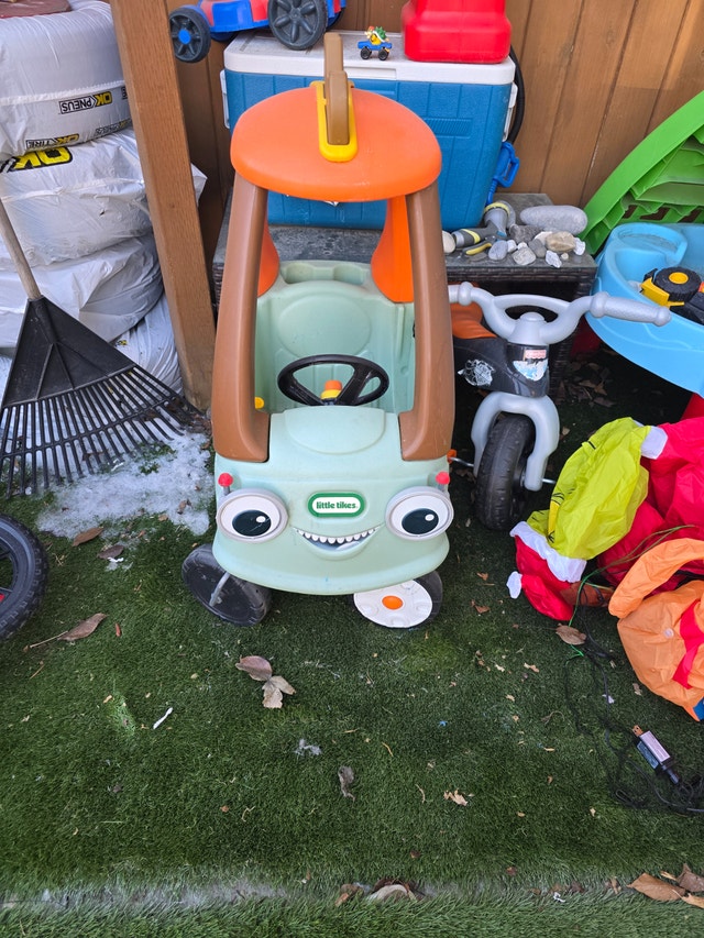 Little Tikes Jurassic Park Car + Gas Pump