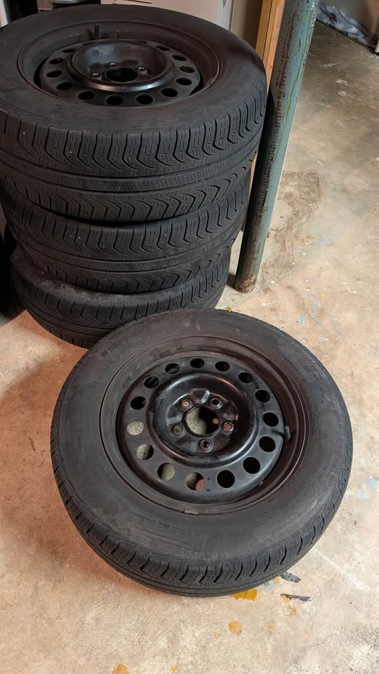 215/60/R16 All Season Tires - photo 4