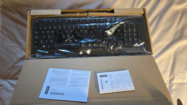 Keyboard Black USB French New w/ Number Pad