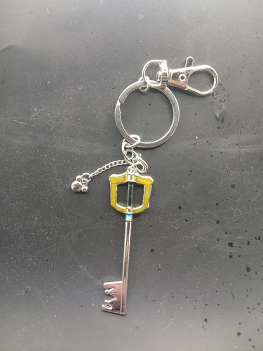 KINGDOM HEARTS KEYBLADE KEYCHAIN Video Game Sora's Weapon Gift K