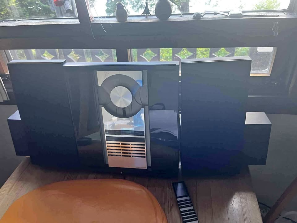 Bang & Olufsen Beosound 3000 with Speakers