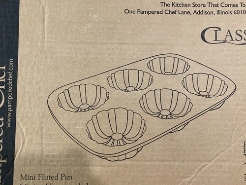 Pampered Chef Family Heritage 6 Mini Bundt Pan