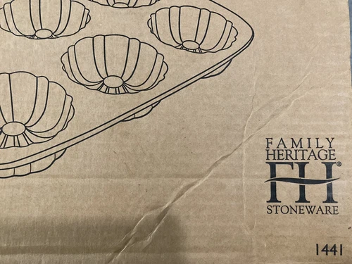 Pampered Chef Family Heritage 6 Mini Bundt Pan - photo 2