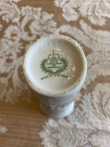 White Porcelain Vase With Delicate Flowers - Made In Spain - photo 3