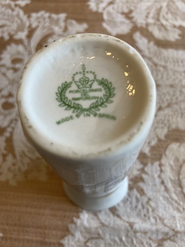 White Porcelain Vase With Delicate Flowers - Made In Spain - photo 4