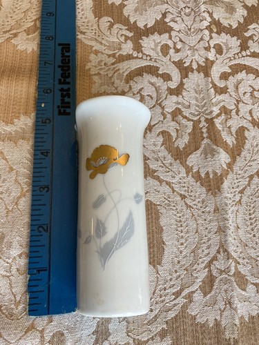 White Porcelain Vase With Delicate Flowers - Made In Spain - photo 5