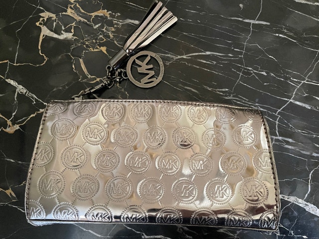 MICHAEL KORS Monogram Silver Clutch Cosmetic Bag Pouch - photo 2