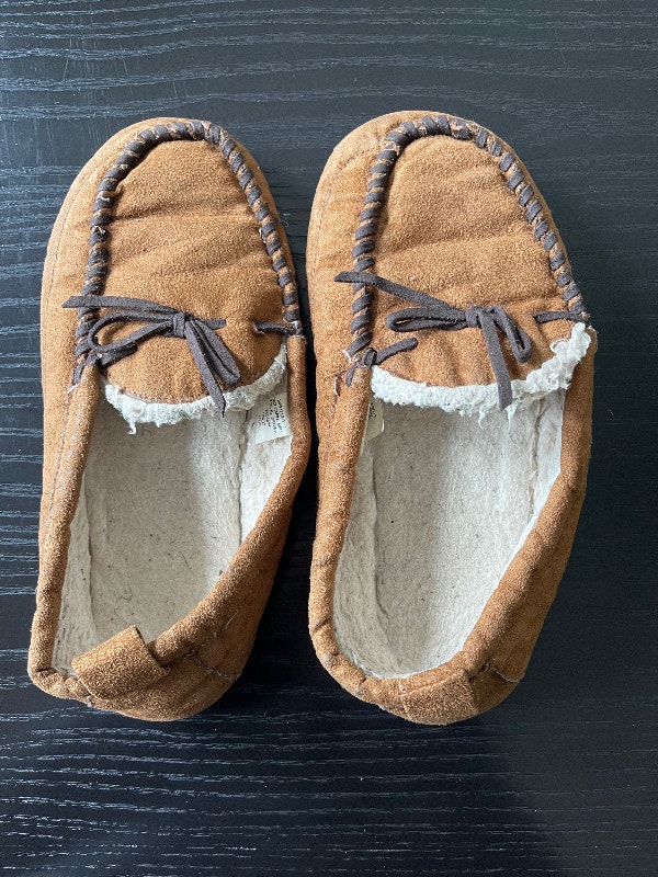GAP Kids Warm Moccasin Slippers Youth Size 3/4 Age 9-10