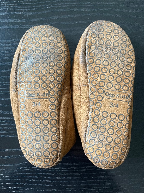 GAP Kids Warm Moccasin Slippers Youth Size 3/4 Age 9-10 - photo 2