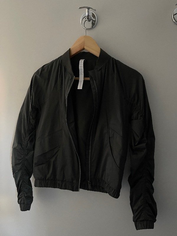 LULULEMON Women’s Army Green Bomber Jacket Size 2