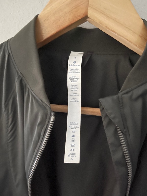 LULULEMON Women’s Army Green Bomber Jacket Size 2 - photo 2
