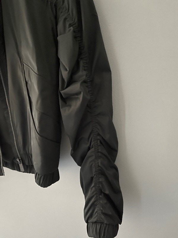 LULULEMON Women’s Army Green Bomber Jacket Size 2 - photo 3