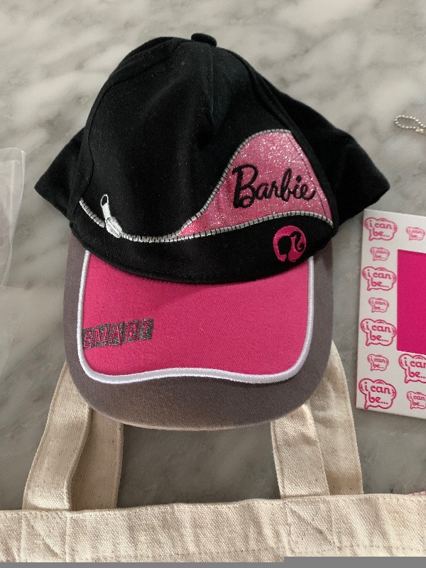 BARBIE Baseball Hat, Canvas Bag, Photo Frame, Buttons Lot - photo 3