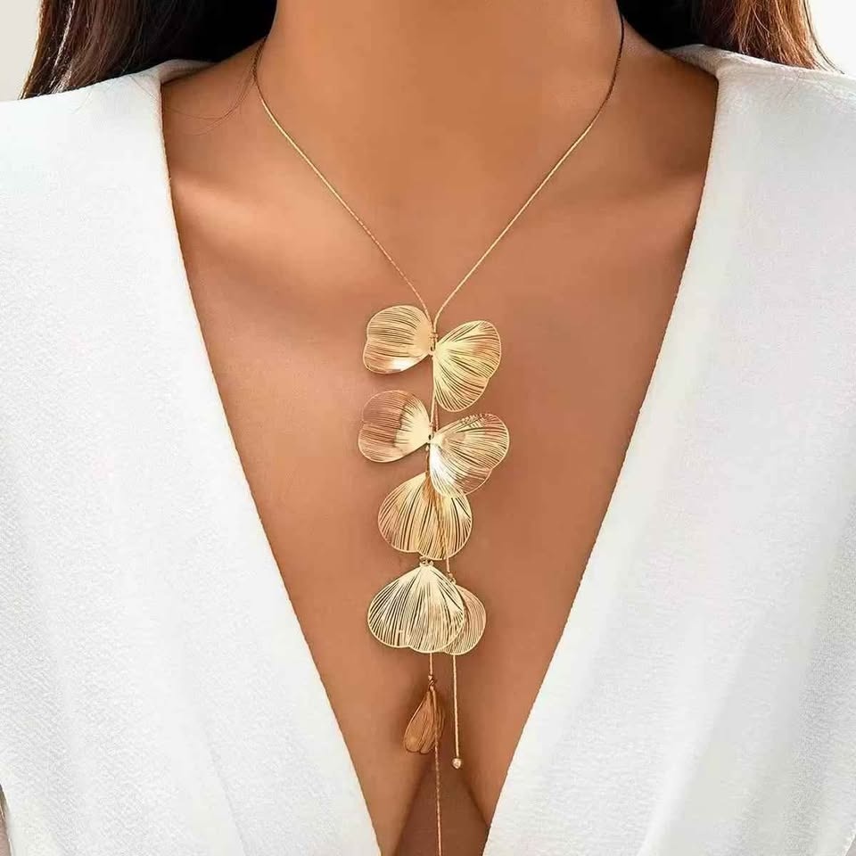 Golden butterfly necklace - photo 3