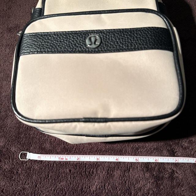 Lululemon Taupe Crossbody Bag - photo 4