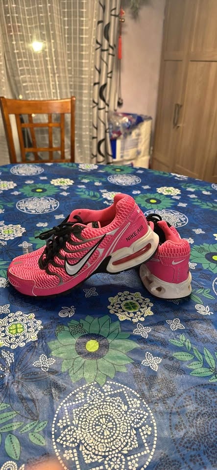 Nike Air Shoes (Womens)
