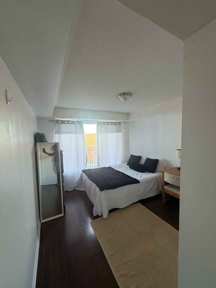 Master Bedroom for Rent - Warden & St. Clair - photo 5