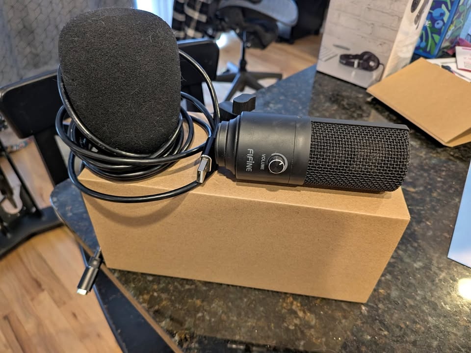 FIFINE Studio Condenser USB Microphone with Mounting Bracket & A