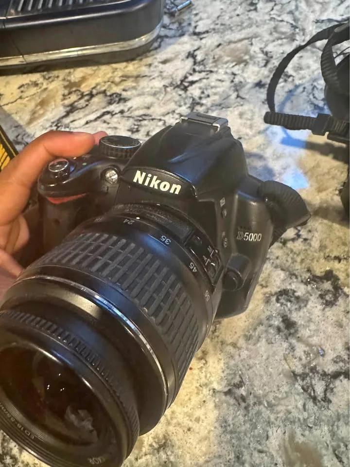 Nikon D5000 + 18-55mm Lens