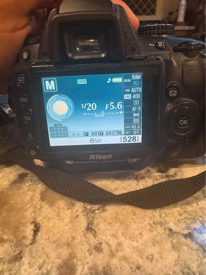 Nikon D5000 + 18-55mm Lens image indicator(3)