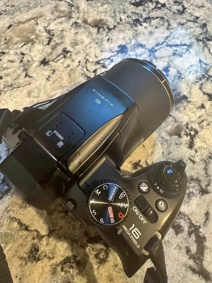 Fujifilm Finepix S8200