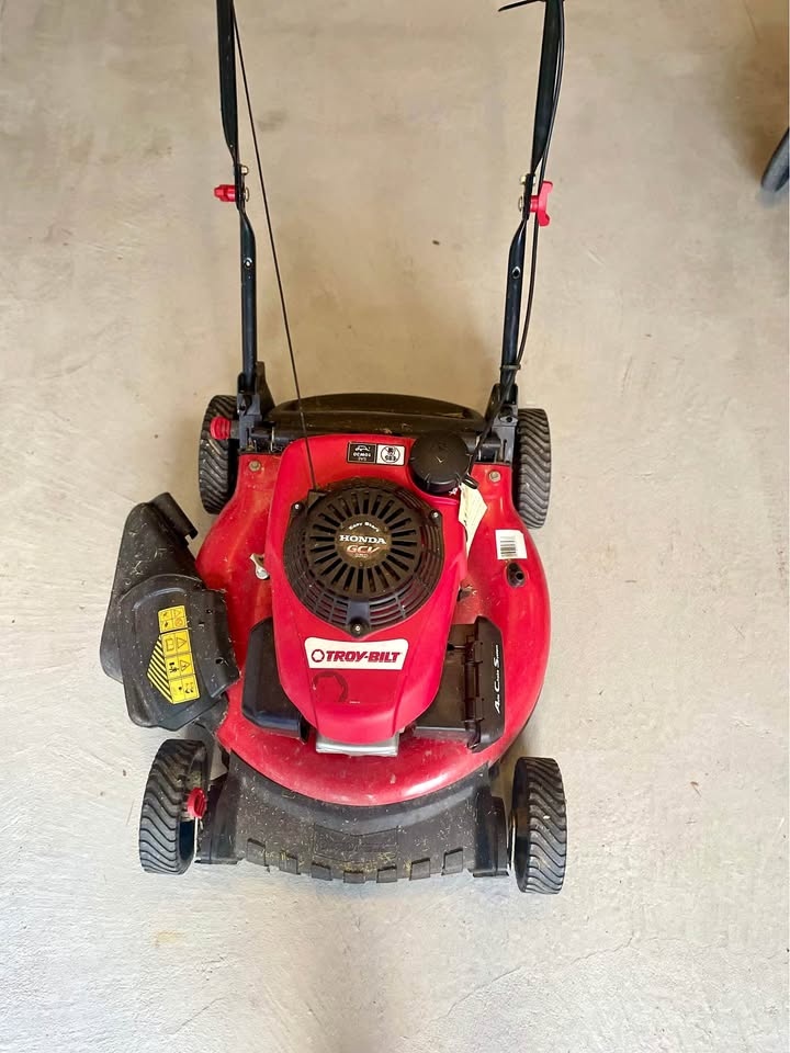Troy-Bilt Lawn Mower – Honda GCV160 Engine – Runs Strong