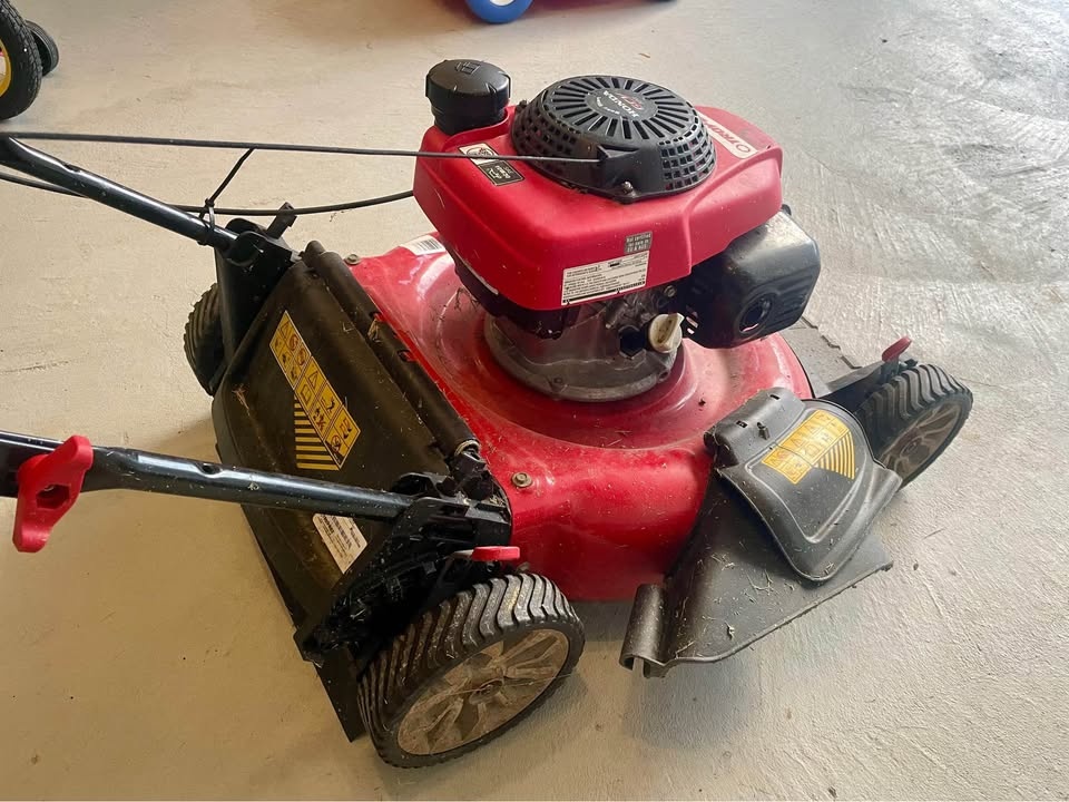Troy-Bilt Lawn Mower – Honda GCV160 Engine – Runs Strong - photo 5